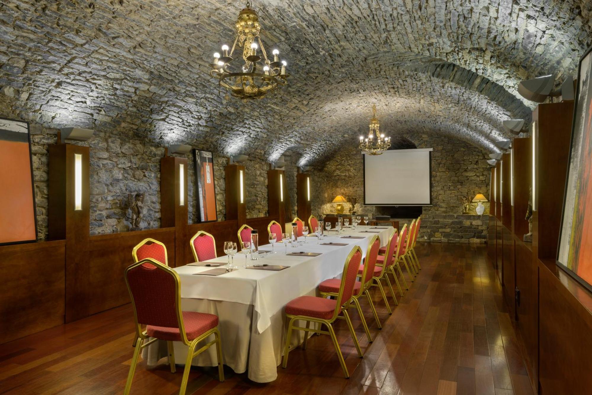 Hotel & Spa Monasterio De Boltaña Dış mekan fotoğraf The Long Room