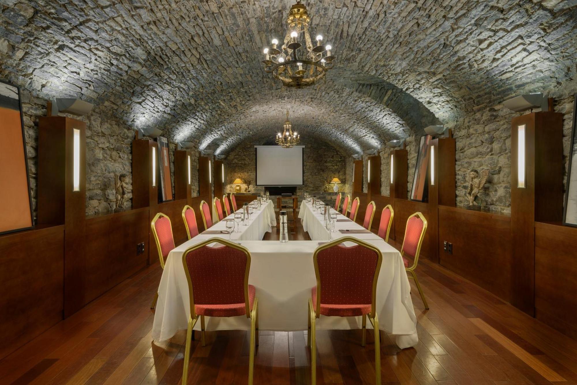 Hotel & Spa Monasterio De Boltaña Dış mekan fotoğraf The Wine Room