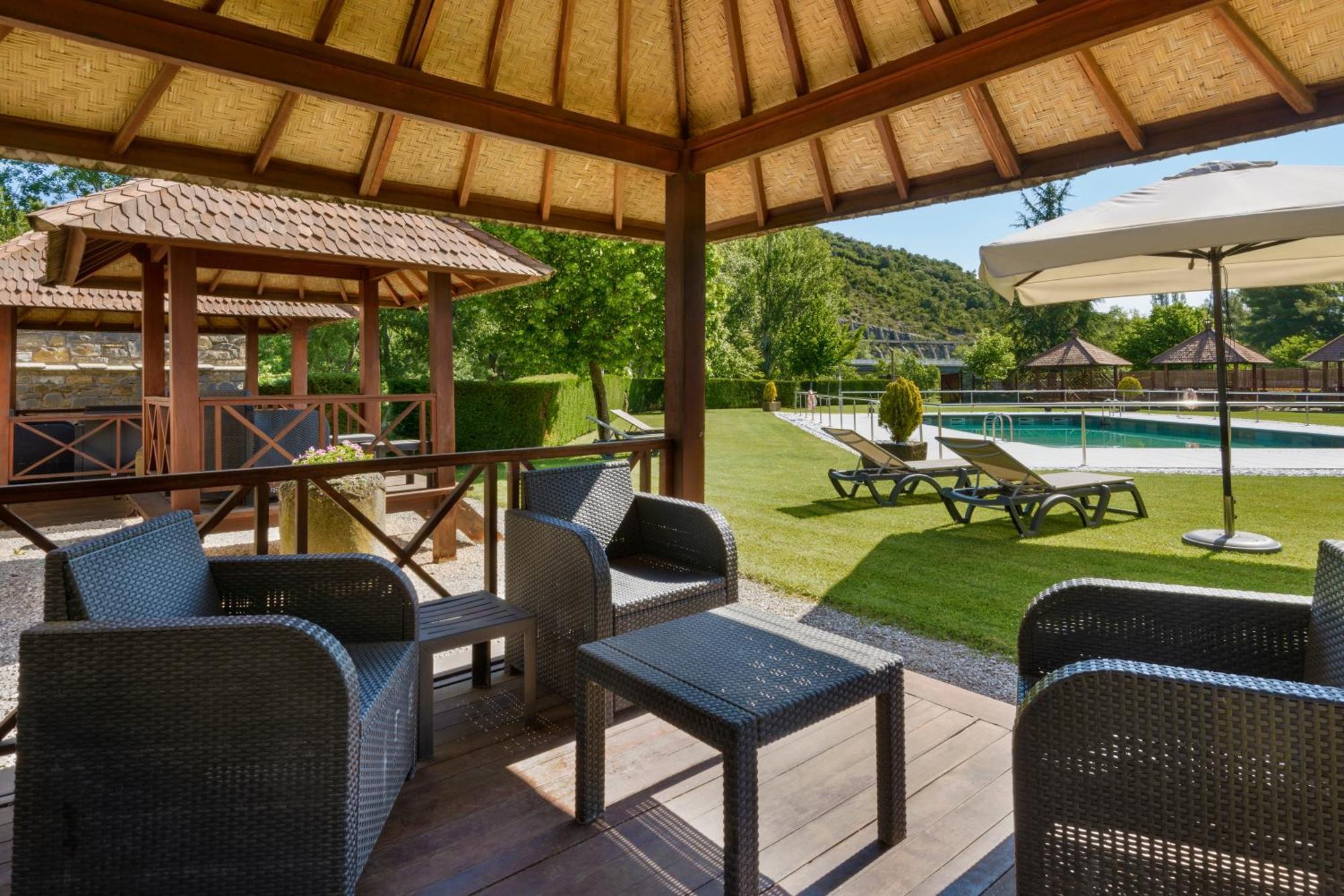 Hotel & Spa Monasterio De Boltaña Dış mekan fotoğraf The resort's pool