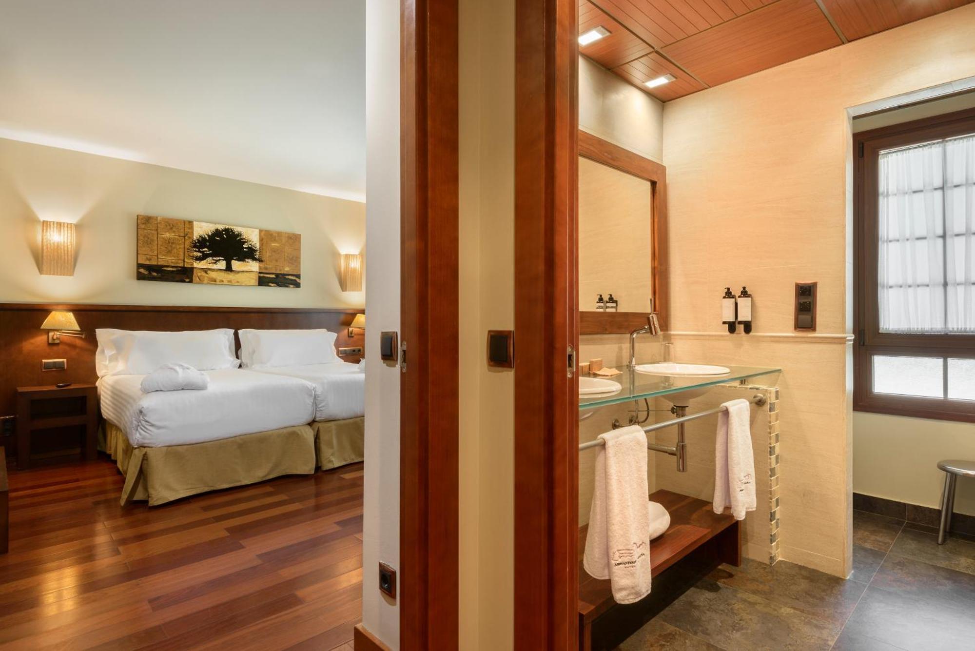 Hotel & Spa Monasterio De Boltaña Dış mekan fotoğraf A room at Hotel Hesperia Madrid