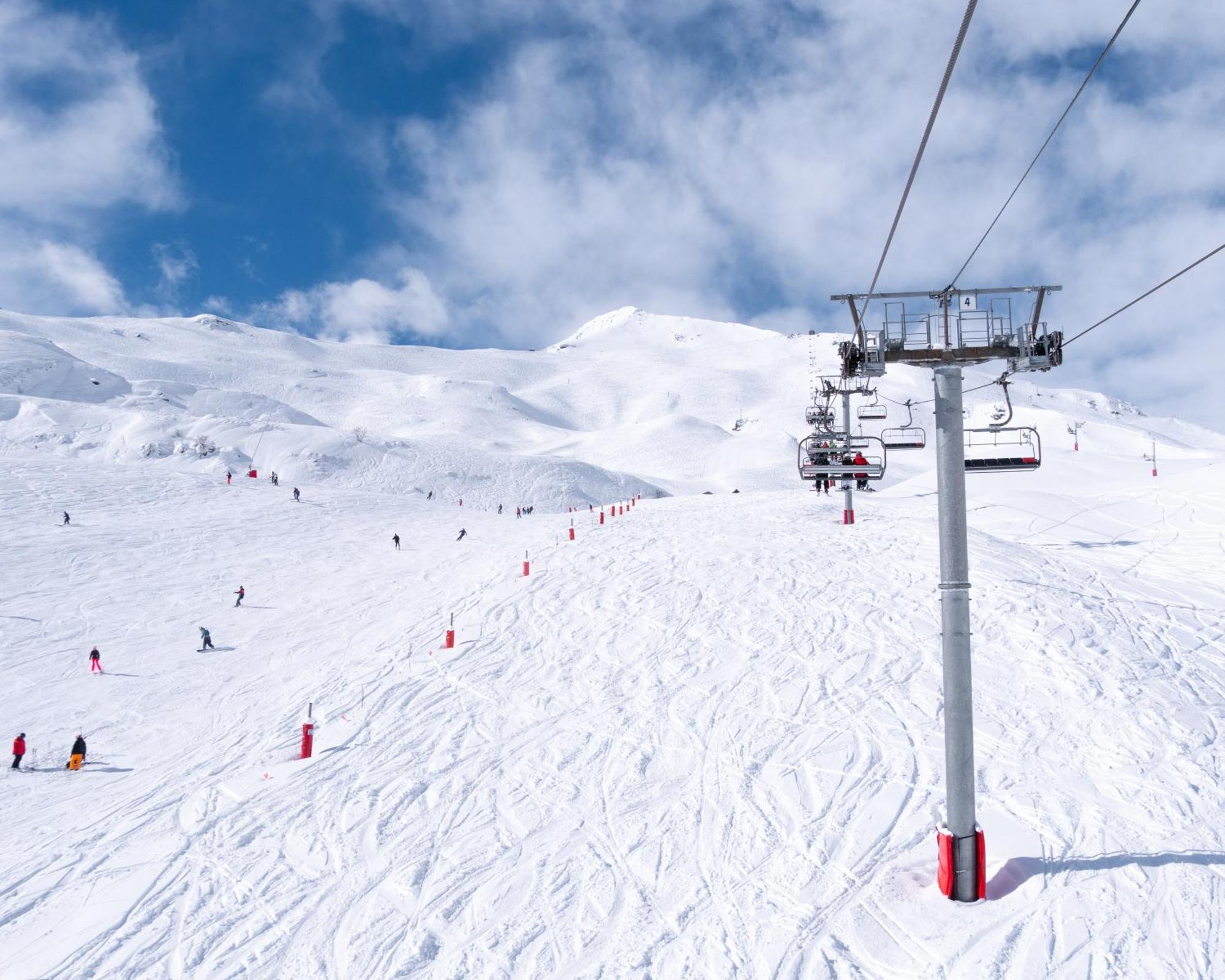 Hotel & Spa Monasterio De Boltaña Dış mekan fotoğraf Ski lift in the resort