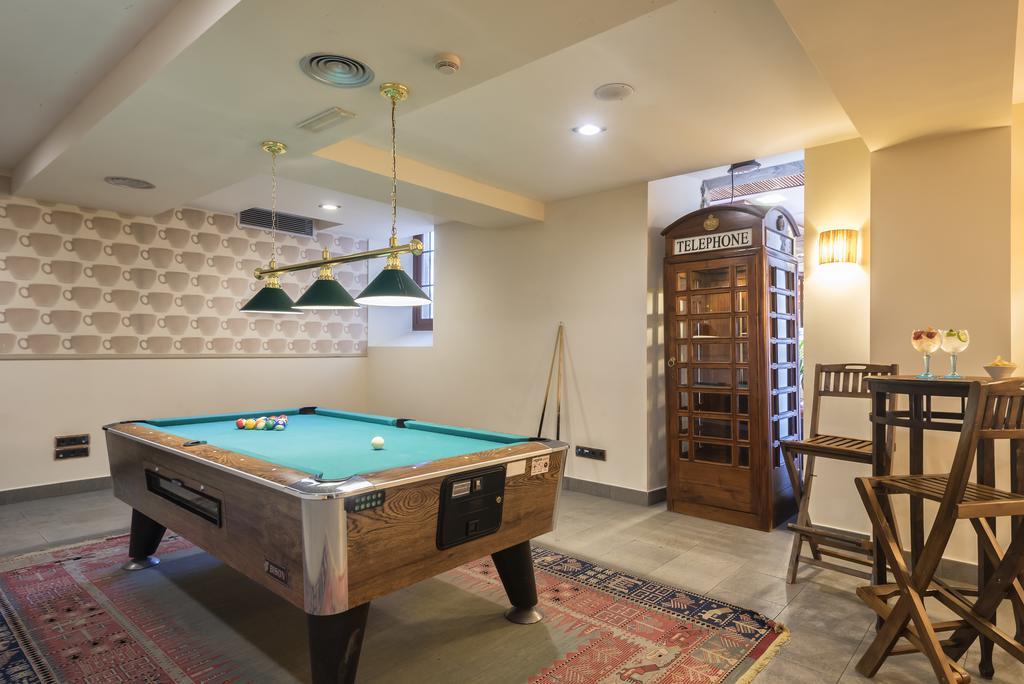 Hotel & Spa Monasterio De Boltaña Dış mekan fotoğraf The games room